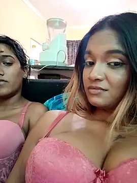 Snapshot of Indianqueen03 chatting on 10.18.25 Indianqueen03 online show from 10.18.25