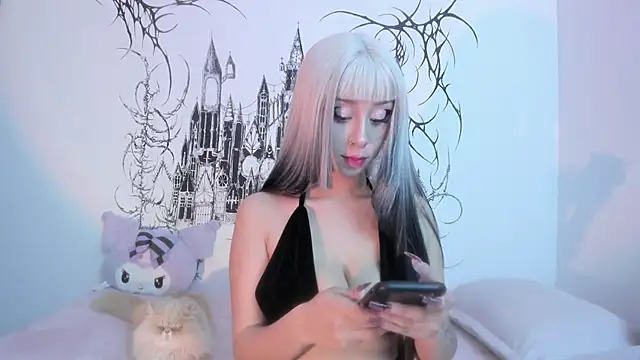 Snapshot of annie_gh chatting on 12.14.24 annie gh online show from 12.14.24