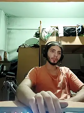 Snapshot of kleineid77 chatting on 10.28.25 kleineid77 online show from 10.28.25