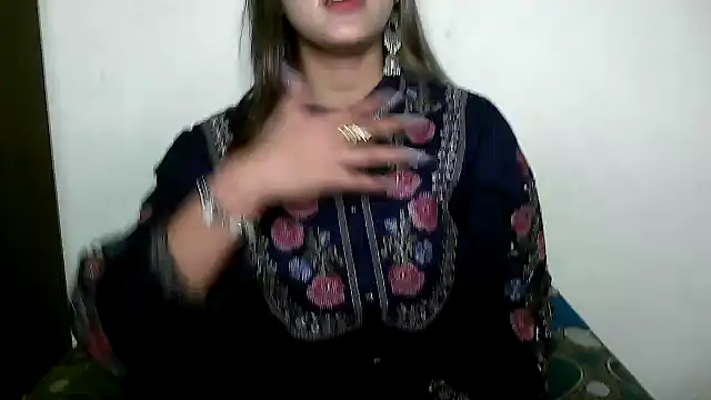 Snapshot of Princess_noorjahan chatting on 02.26.25 Princess noorjahan online show from 02.26.25