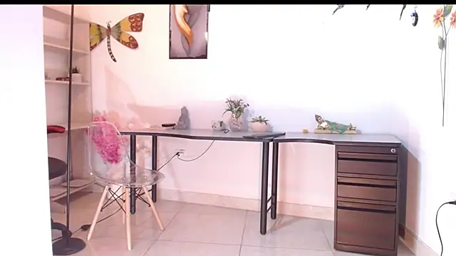 Snapshot of misspandora_ chatting on 10.21.25 misspandora  online show from 10.21.25