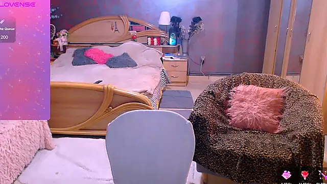 Snapshot of Ariellefoxy chatting on 11.10.25 Ariellefoxy online show from 11.10.25