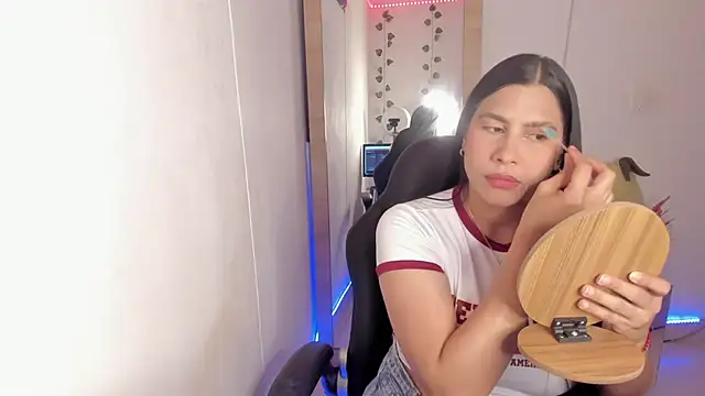 Snapshot of hellensexy chatting on 12.17.24 hellensexy online show from 12.17.24