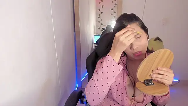 Snapshot of hellensexy chatting on 01.14.25 hellensexy online show from 01.14.25