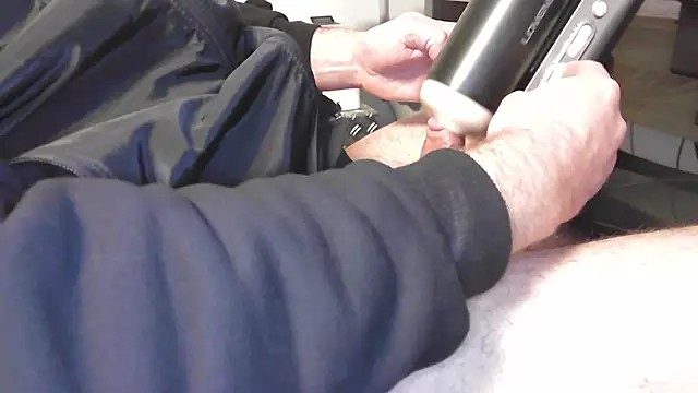 Snapshot of LasseVonLarson chatting on 12.12.24 LasseVonLarson online show from 12.12.24