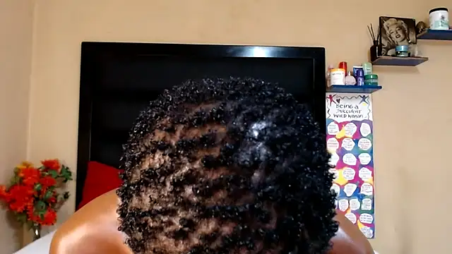 Snapshot of LongPussyLipsxx chatting on 02.18.25 LongPussyLipsxx online show from 02.18.25