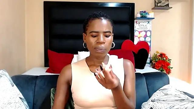 Snapshot of LongPussyLipsxx chatting on 03.22.25 LongPussyLipsxx online show from 03.22.25