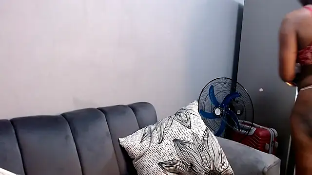 Snapshot of LongPussyLipsxx chatting on 10.10.25 LongPussyLipsxx online show from 10.10.25