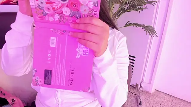 Snapshot of Miia_Thompsonn chatting on 12.27.24 Miia Thompsonn online show from 12.27.24