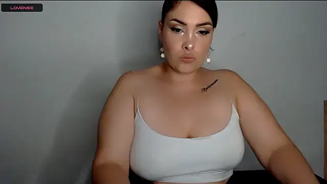 Snapshot of Miss_Agatha chatting on 12.11.24 Miss Agatha online show from 12.11.24