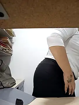 Snapshot of Miss_Agatha chatting on 12.24.24 Miss Agatha online show from 12.24.24