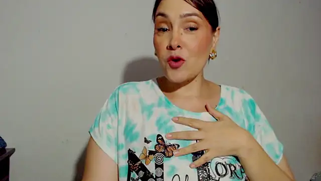 Snapshot of Miss_Agatha chatting on 11.02.25 Miss Agatha online show from 11.02.25