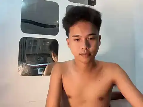 Snapshot of Asiantwink21 chatting on 10.23.25 Asiantwink21 online show from 10.23.25