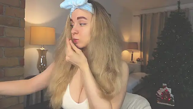 Snapshot of hotexclusive_ chatting on 12.13.24 hotexclusive  online show from 12.13.24