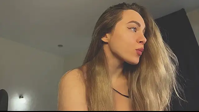 Snapshot of hotexclusive_ chatting on 03.07.25 hotexclusive  online show from 03.07.25