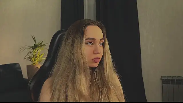 Snapshot of hotexclusive_ chatting on 03.22.25 hotexclusive  online show from 03.22.25