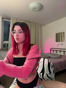 Snapshot of Evangeline_Lawrence_ chatting on 02.12.25 Evangeline Lawrence online show from 02.12.25