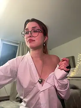 Snapshot of Evangeline_Lawrence_ chatting on 03.11.25 Evangeline Lawrence online show from 03.11.25