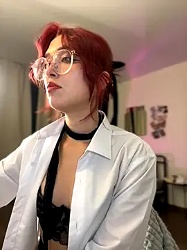 Snapshot of Evangeline_Lawrence_ chatting on 10.15.25 Evangeline Lawrence online show from 10.15.25