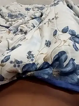 Snapshot of karolgree chatting on 10.10.25 karolgree online show from 10.10.25