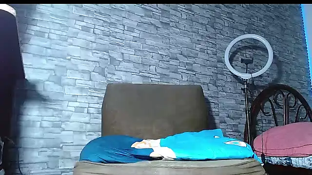 Snapshot of bulguehot chatting on 01.15.25 bulguehot online show from 01.15.25