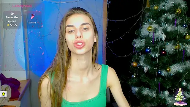 Snapshot of EmmyGreans chatting on 12.16.24 EmmyGreans online show from 12.16.24