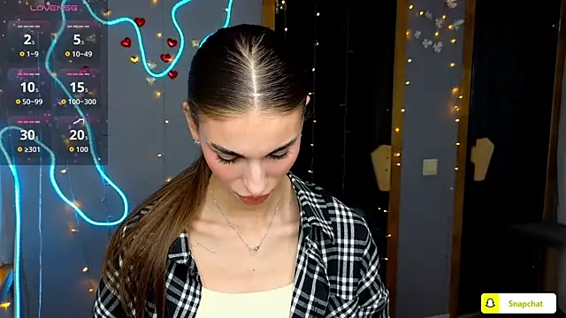 Snapshot of EmmyGreans chatting on 09.25.25 EmmyGreans online show from 09.25.25