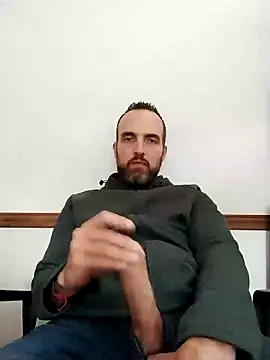 Snapshot of leon3875 chatting on 12.04.24 leon3875 online show from 12.04.24