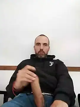 Snapshot of leon3875 chatting on 12.19.24 leon3875 online show from 12.19.24