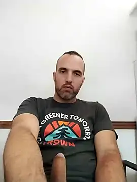 Snapshot of leon3875 chatting on 01.08.25 leon3875 online show from 01.08.25