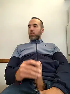 Snapshot of leon3875 chatting on 09.25.25 leon3875 online show from 09.25.25