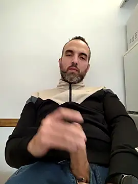 Snapshot of leon3875 chatting on 09.26.25 leon3875 online show from 09.26.25