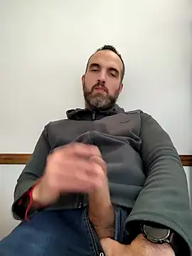 Snapshot of leon3875 chatting on 10.03.25 leon3875 online show from 10.03.25