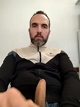 Snapshot of leon3875 chatting on 10.09.25 leon3875 online show from 10.09.25