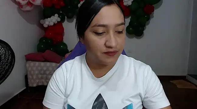 Saracutee1 online show from 12.13.24