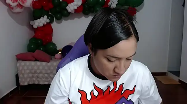 Saracutee1 online show from 12.14.24