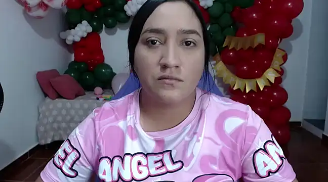 Saracutee1 online show from 12.15.24