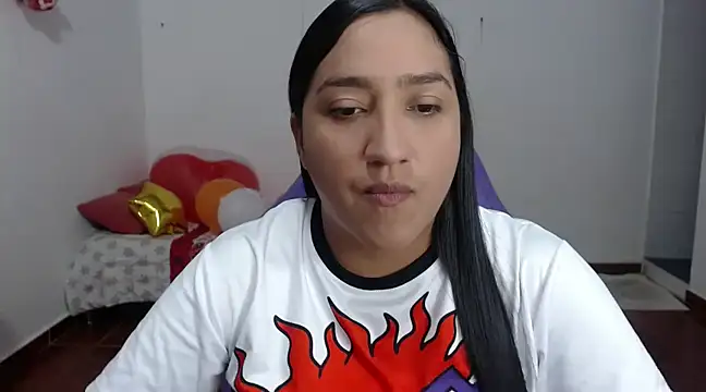 Saracutee1 online show from 12.30.24