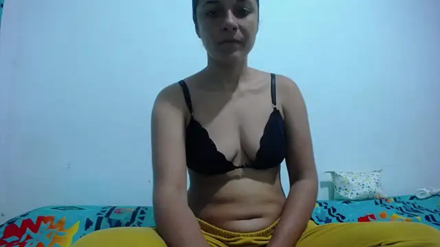 Snapshot of GiveLove1 chatting on 01.05.25 GiveLove1 online show from 01.05.25