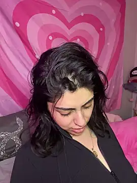 Snapshot of ThickerThanYoBitch chatting on 01.25.25 ThickerThanYoBitch online show from 01.25.25