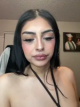 Snapshot of ThickerThanYoBitch chatting on 10.12.25 ThickerThanYoBitch online show from 10.12.25