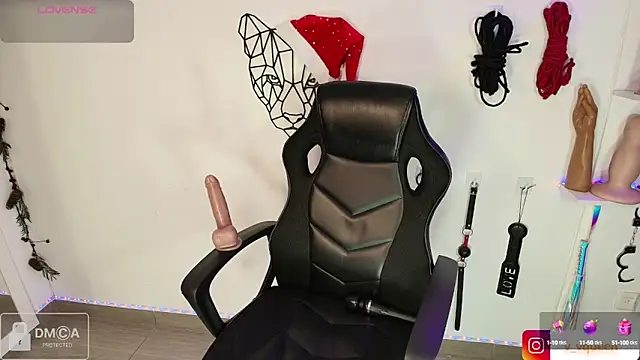 Snapshot of Violet-Queen chatting on 12.31.24 Violet-Queen online show from 12.31.24