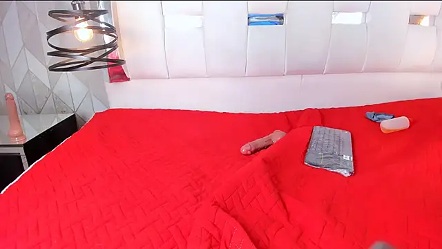 Snapshot of RileyThompson1 chatting on 02.02.25 RileyThompson1 online show from 02.02.25