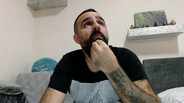 Snapshot of ivat80 chatting on 12.15.24 ivat80 online show from 12.15.24