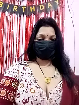 Snapshot of Beauty-khan chatting on 02.05.25 Beauty-khan online show from 02.05.25