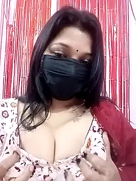 Snapshot of Beauty-khan chatting on 02.13.25 Beauty-khan online show from 02.13.25