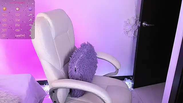 Snapshot of nyna_1 chatting on 01.10.25 nyna 1 online show from 01.10.25