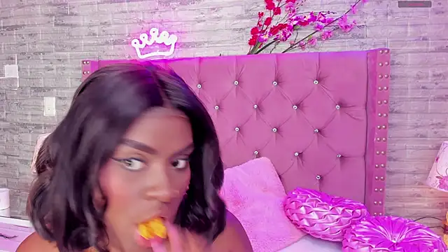 Snapshot of IsabellaBromsS chatting on 02.28.25 IsabellaBromsS online show from 02.28.25