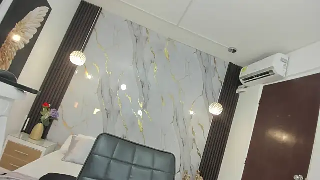 Snapshot of Tiff_Valentine chatting on 02.01.25 Tiff Valentine online show from 02.01.25