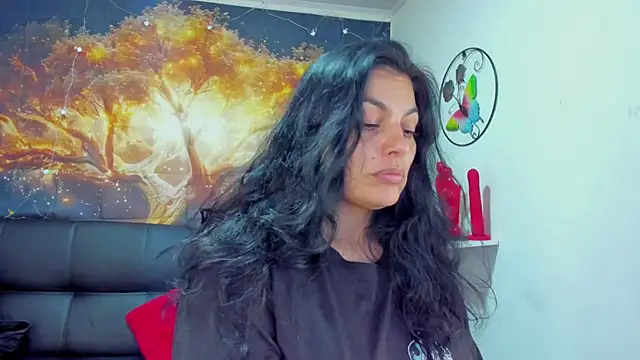 Snapshot of Lust_Mom41 chatting on 12.14.24 Lust Mom41 online show from 12.14.24